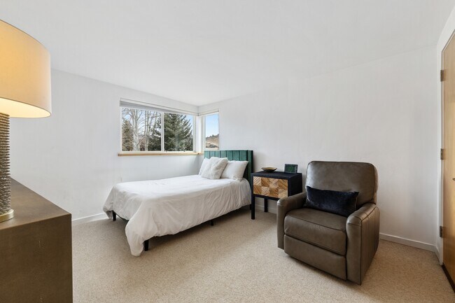 Photo - 11 Russell Trail