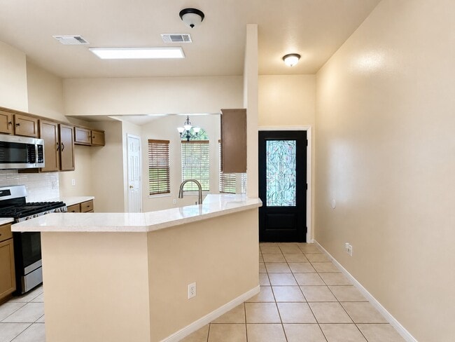 Photo - 18523 Spinney Ln