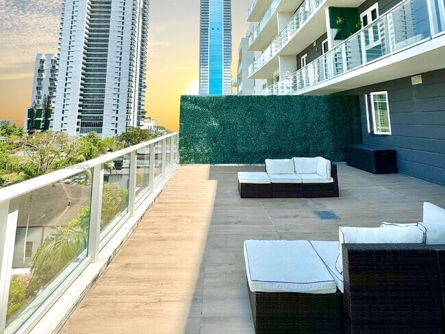 Photo - 321 NE 26th St Unidad 503 Rental
