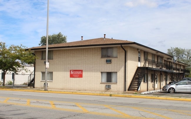 Camelot Apartments - Camelot Apartments