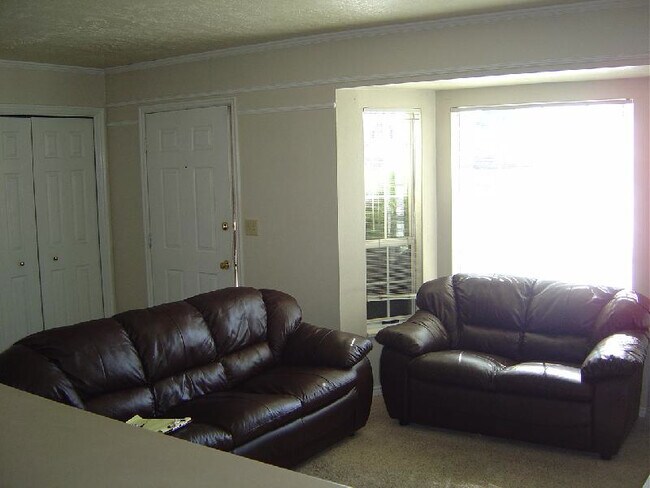 Entry - 907 E 820 N Unit 4