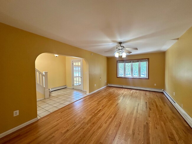 Photo - 321 Hemlock St
