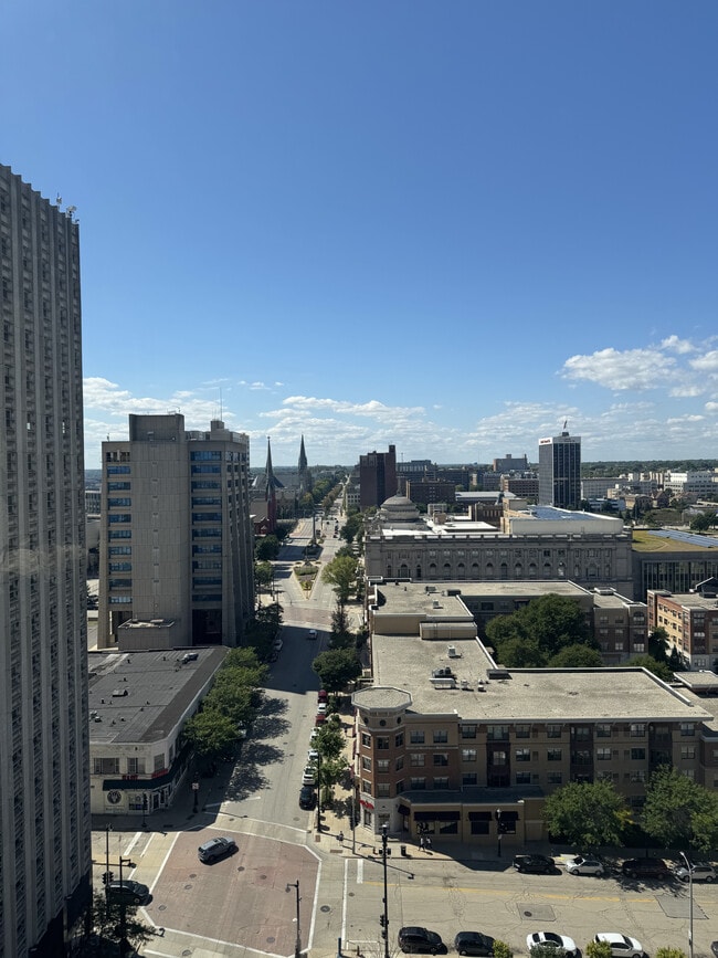 Photo - 606 W Wisconsin Ave Unidad 1501