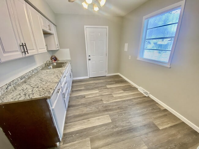 Photo - 1128 Maple Ave