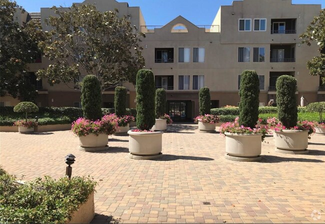 Building Photo - 8889 Caminito Plaza Centro Unit 7304 Rental