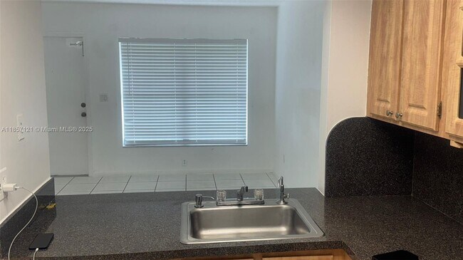 Photo - 2715 W 66th St Unidad 13-21 Rental