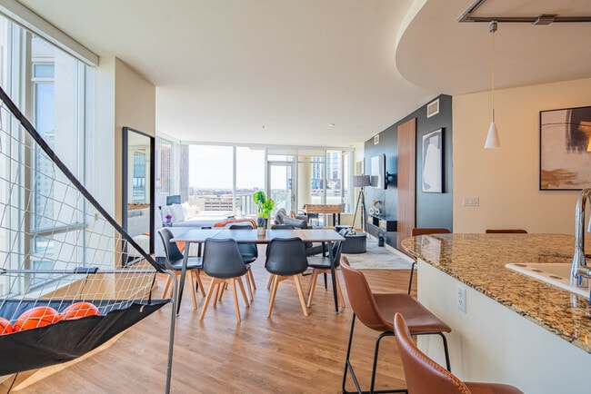 Photo - 44 W Monroe St Unidad SI ID1389218P