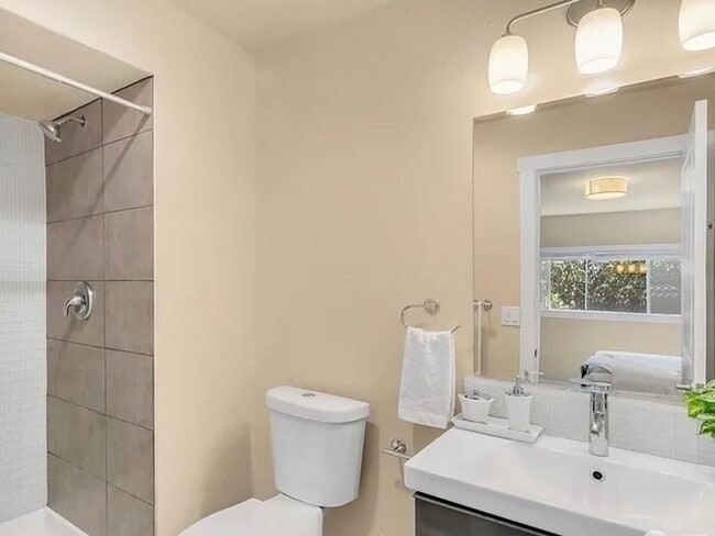 Photo - 17431 Ambaum Blvd S Unit B13