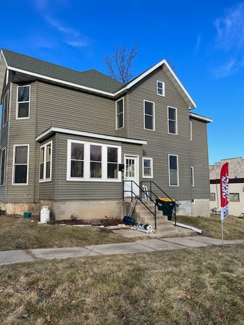 New Glarus Upper - 618 1st St Townhome