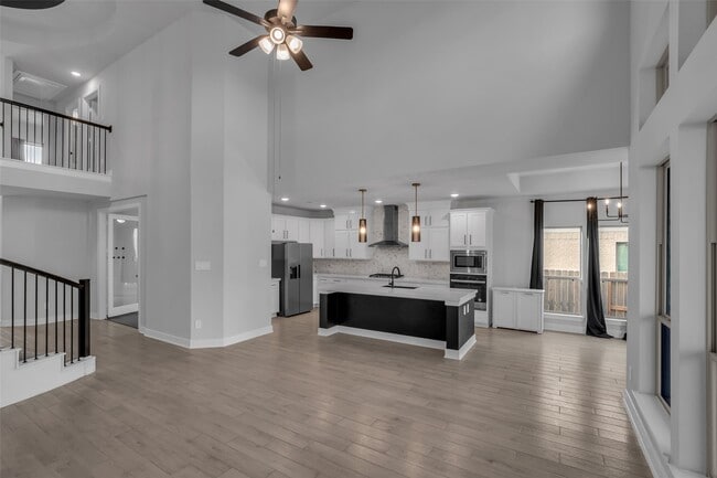 Photo - 215 Flower Moon Ct