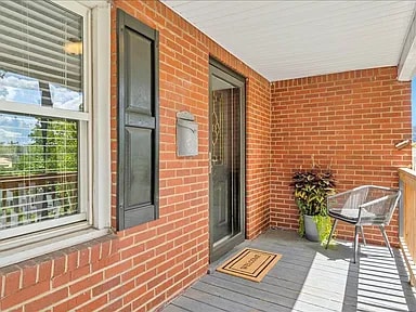 Photo - 823 Windsor Ave SW