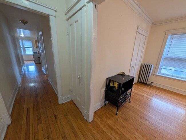 Photo - Spacious Albany Park 1-bed/1-bath with Sunroom and Dining Room Unit 3348-2