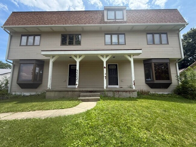 Building Photo - 3202 Chatham Dr Unit 3202 Chatham Dr #A