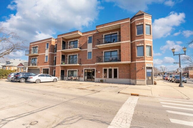 Building Photo - 2805 N 75th Ct