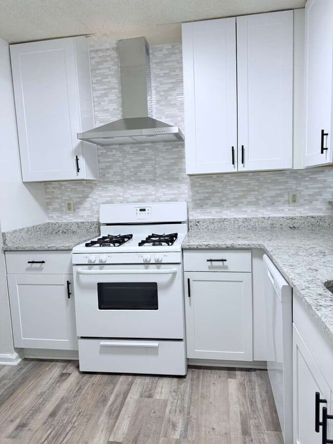 Photo - 1210 Oakplace Dr SW