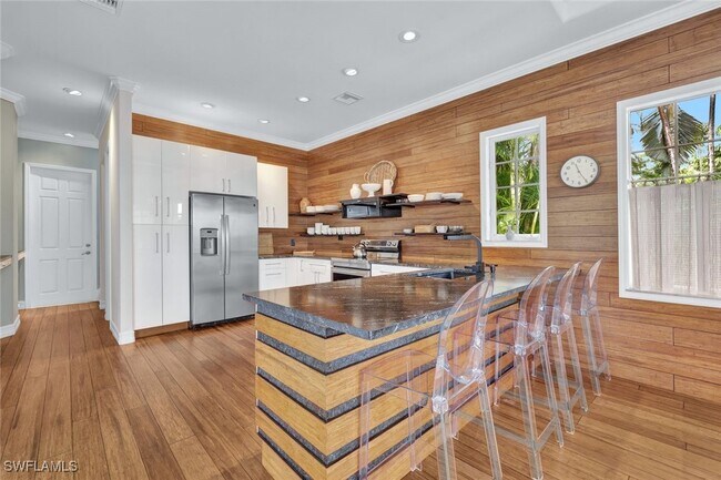 Photo - 255 2nd Ave N