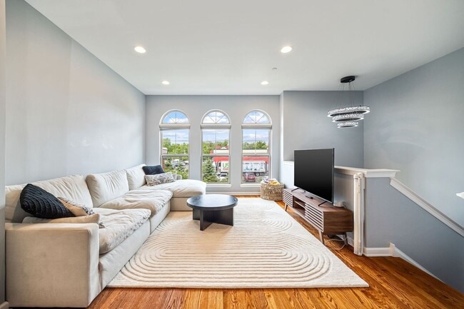 Photo - 302 Narragansett Ct