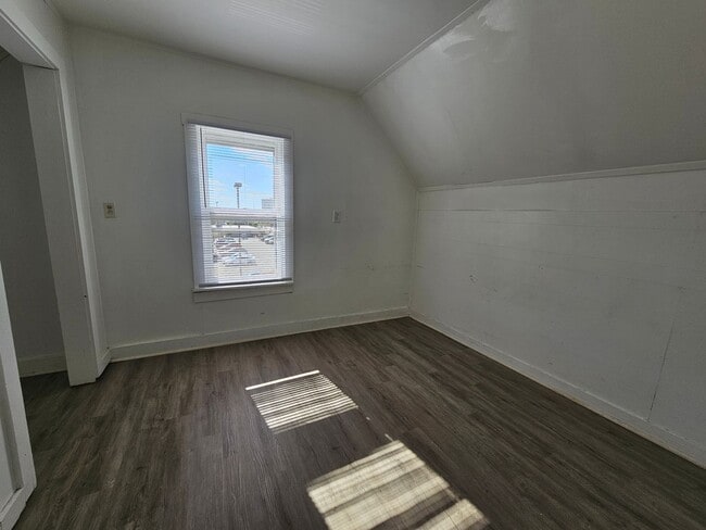 Photo - 415 12th St SE Unit Upper