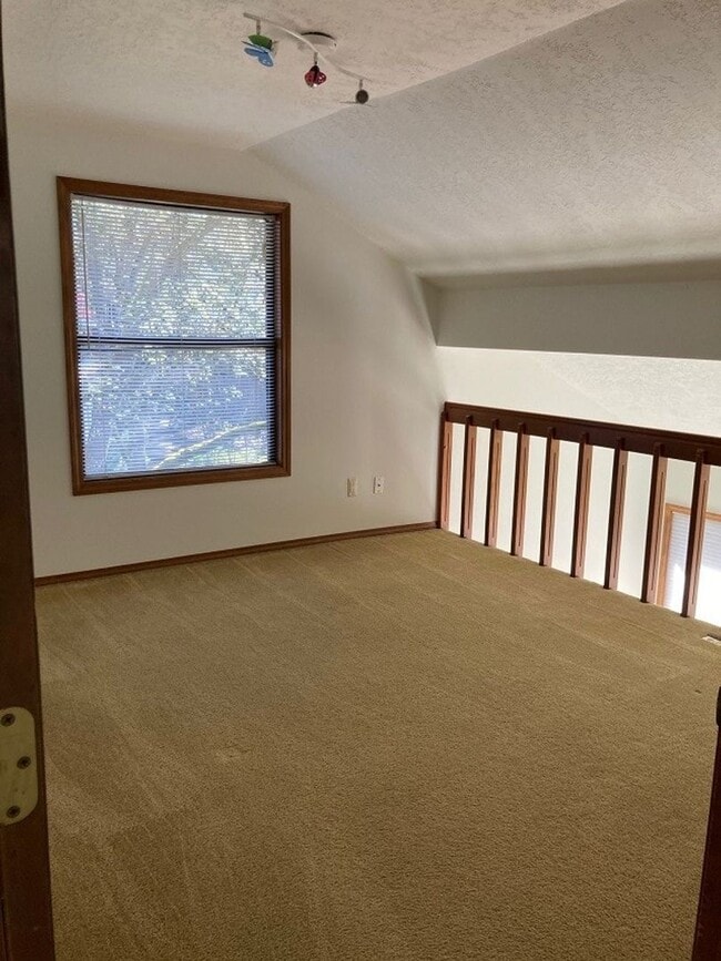 Lake Oswego-Mountain Park Single Family Home - Lake Oswego-Mountain Park Single Family Home