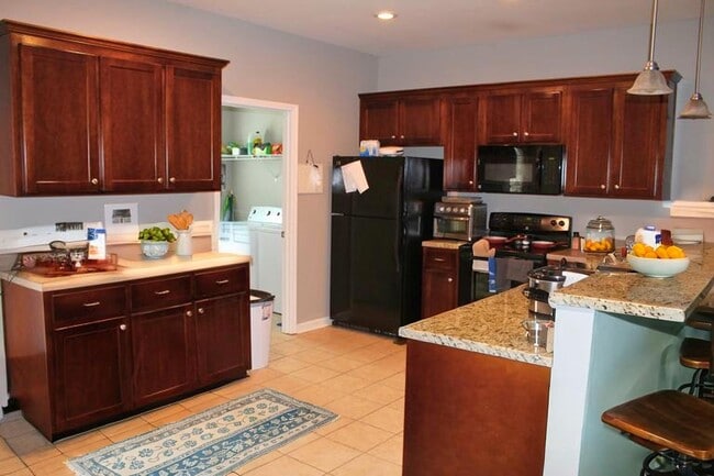 Photo - 136 Herschel Dr