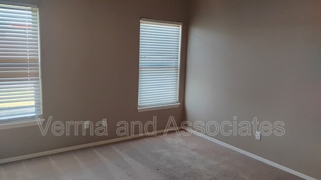 Photo - 100 Willow Dr