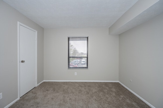 Woodside Apartments - Specials!
