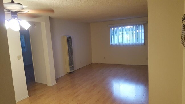 853-861 N Raymond Ave