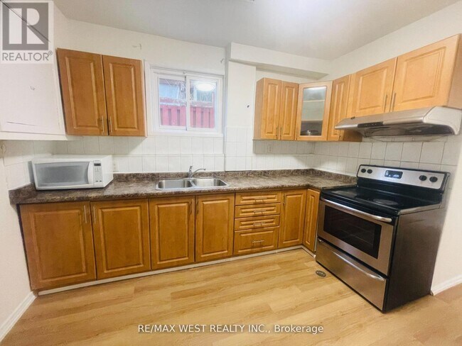 Photo - 82 Dafoe Crescent