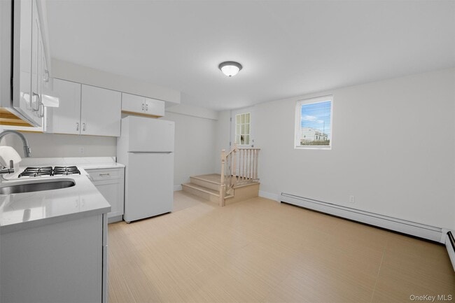 Photo - 135 Beekman Ave Unidad LR