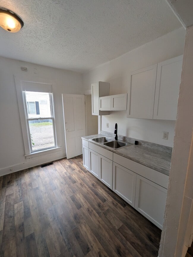 Photo - 808 N Main St Unit A