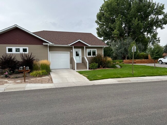 Building Photo - Spacious and High End 1 Bedroom 1 Bath wit... Rental