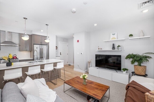 Building Photo - 1691 Commonwealth Ave Unit 402