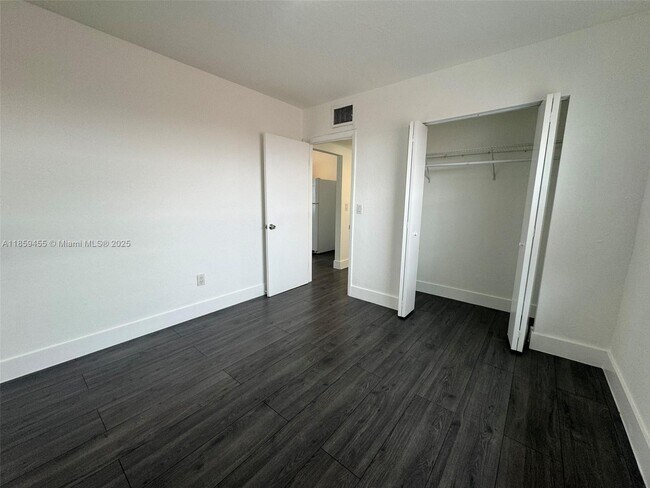 Photo - 2150 NW 24th St Unit 2