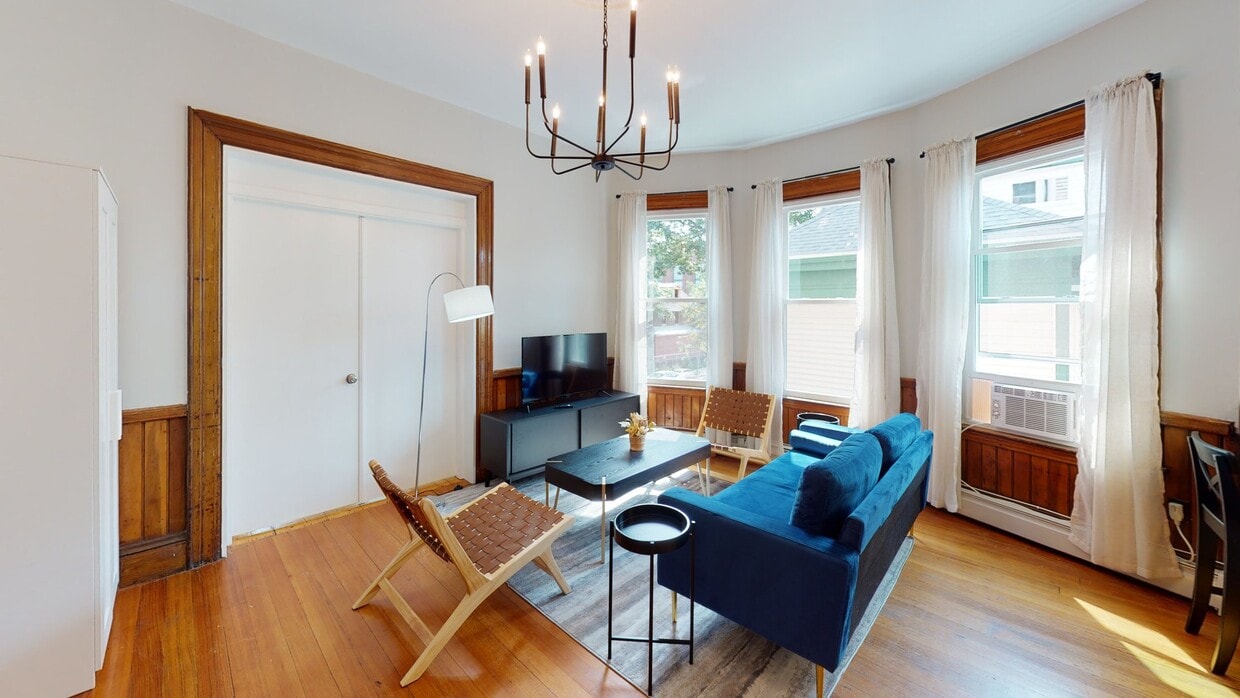 Photo - Private bedroom in 4 bed/2 bath Home