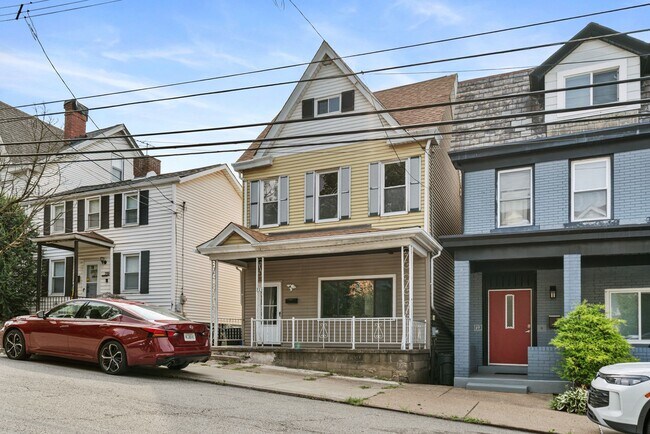 Photo - Furnished 4 bed, 2 bath home in Mt. Washington available now!