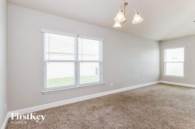 1119 Sabine Ln