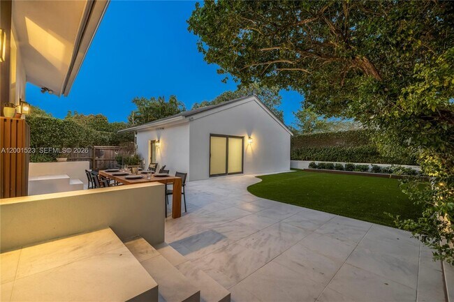 Photo - 320 NE 88th St