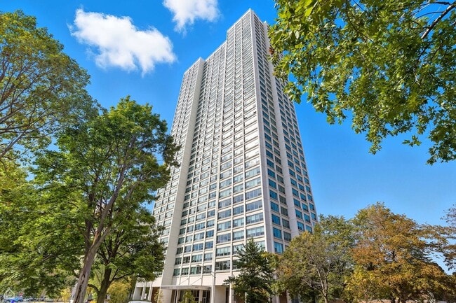 Building Photo - 1700 E 56th St Unit 1403