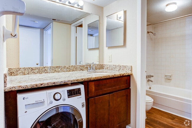 1BR, 1BA - 645 SF - Laundry