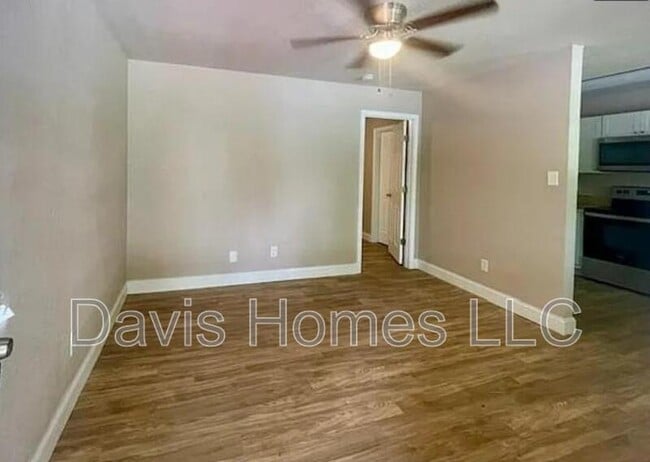 Photo - 731 N Davis Dr