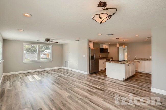 Photo - 5285 86th Ave