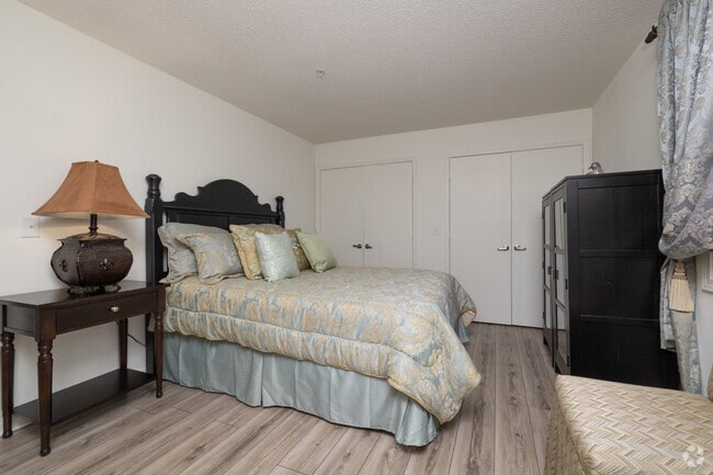 2BR, 2BA - 1,029SF - Primary Bedroom