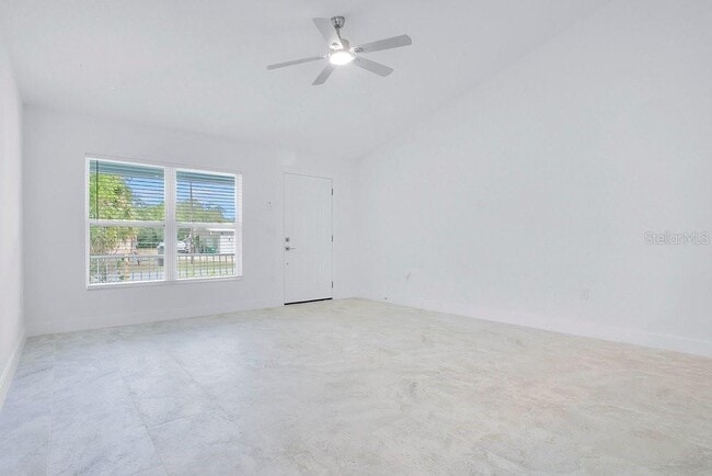 Photo - 865 Dunbar St
