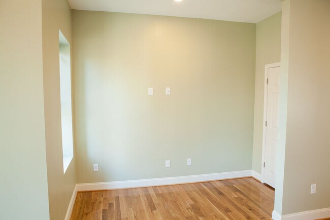 Photo - 303 Dudley St