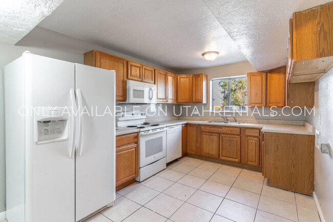 Photo - 4420 W 4420 S Condo Unit B