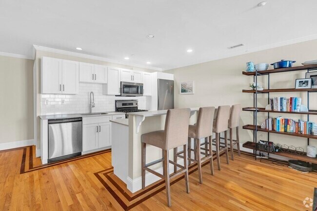Building Photo - 39 Dorchester St Unit 5 Rental