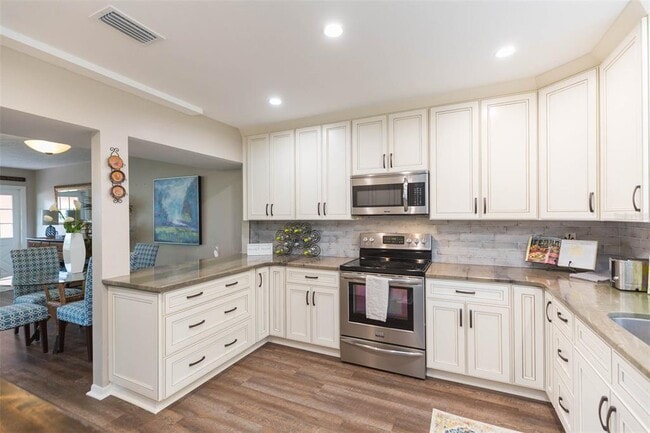 Photo - 702 W Bay St