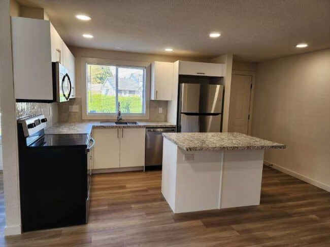 Photo - Lovely 2 bedroom 1.75 bath in gated commun...