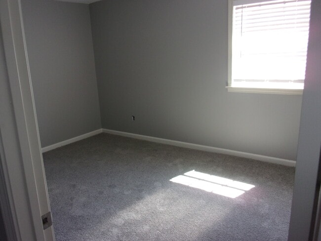 Photo - 1594 Oakwood St