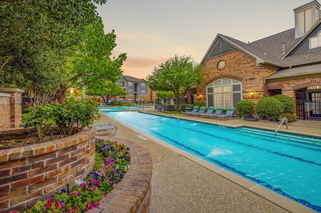 Building Photo - Seasons at Green Oaks Rental